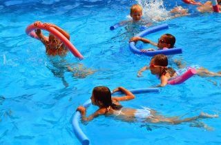 bambini gratis in piscina